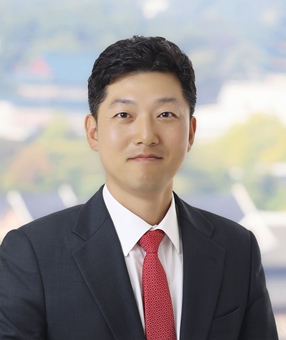 Uhn Seok LEE Attorney