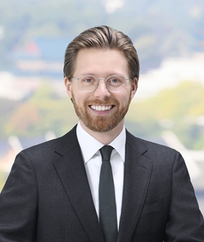 Bastiaan G. SUURMOND 外国弁護士
